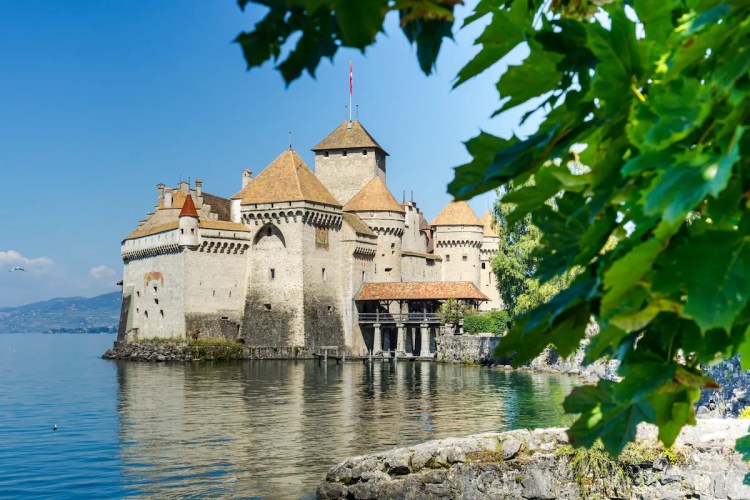 chateau de chillon en bateau depuis vevey